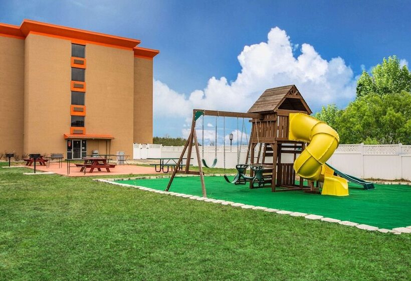 ホテル Howard Johnson By Wyndham Lexington