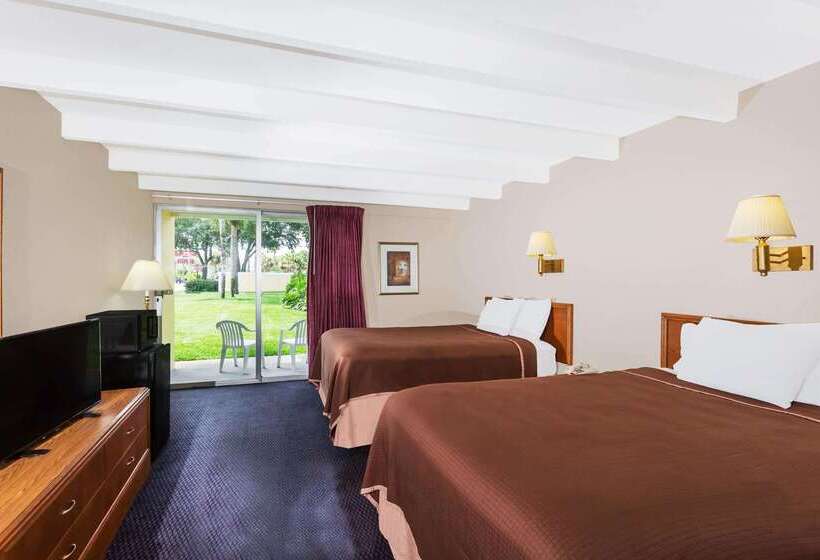 فندق Howard Johnson By Wyndham Vero Beach / Downtown