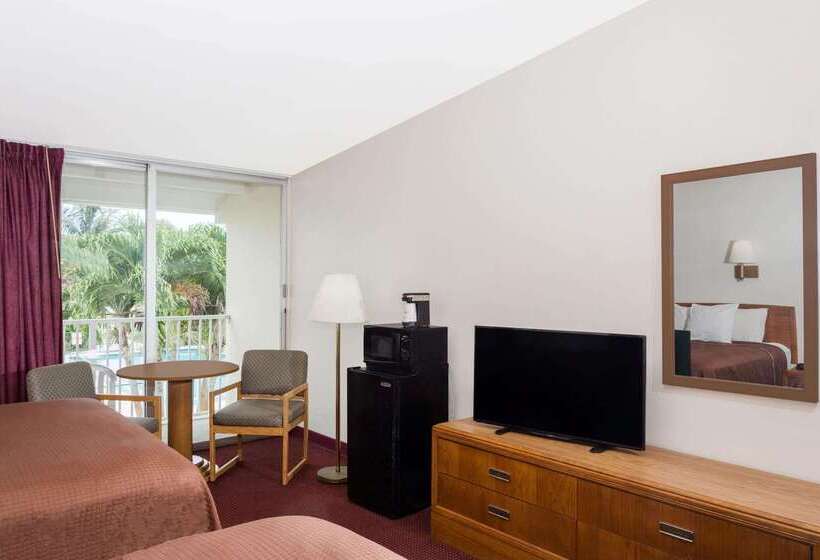 فندق Howard Johnson By Wyndham Vero Beach / Downtown