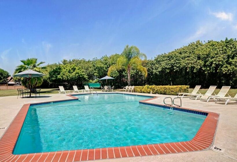 فندق Knights Inn Claremont
