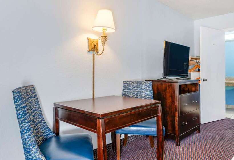בית מלון כפרי Quality Inn Sarasota North Near Lido Key Beach