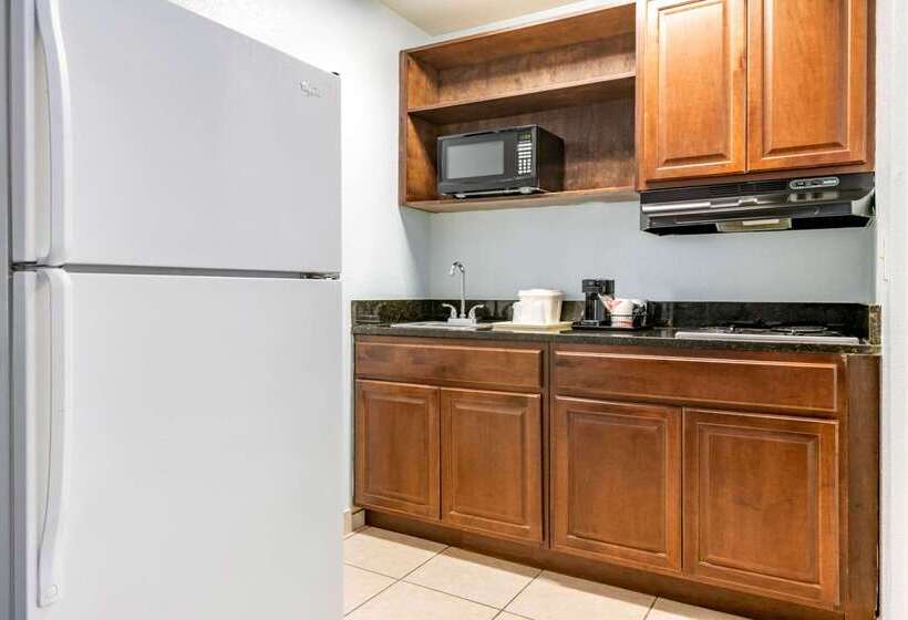 בית מלון כפרי Quality Inn Sarasota North Near Lido Key Beach