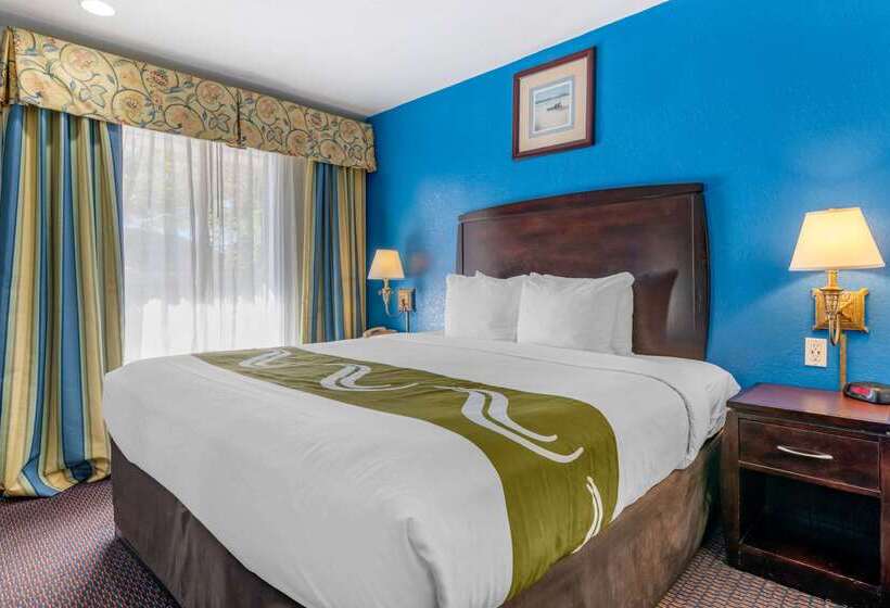 בית מלון כפרי Quality Inn Sarasota North Near Lido Key Beach