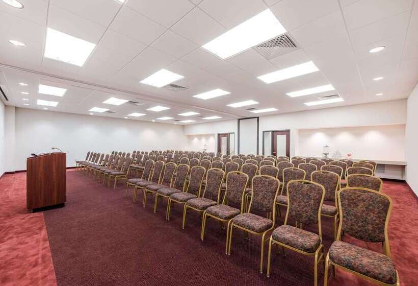 Ramada By Wyndham State College Hotel & Conference Center