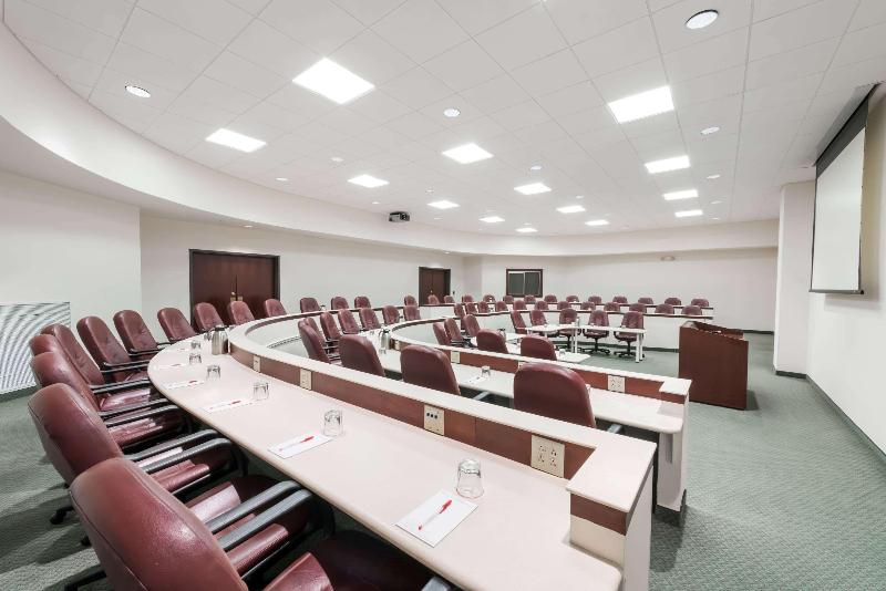 Ramada By Wyndham State College Hotel & Conference Center
