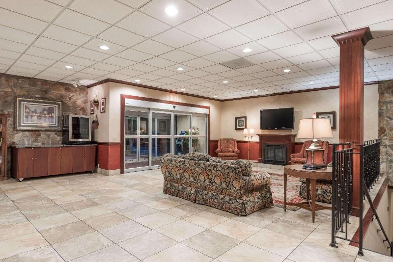Ramada By Wyndham State College Hotel & Conference Center