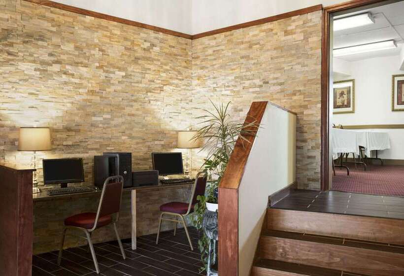 ホテル Ramada By Wyndham Pittsburgh/new Stanton