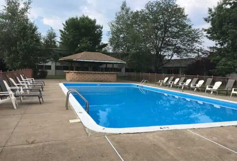 בית מלון כפרי Red Carpet Inn & Suites
