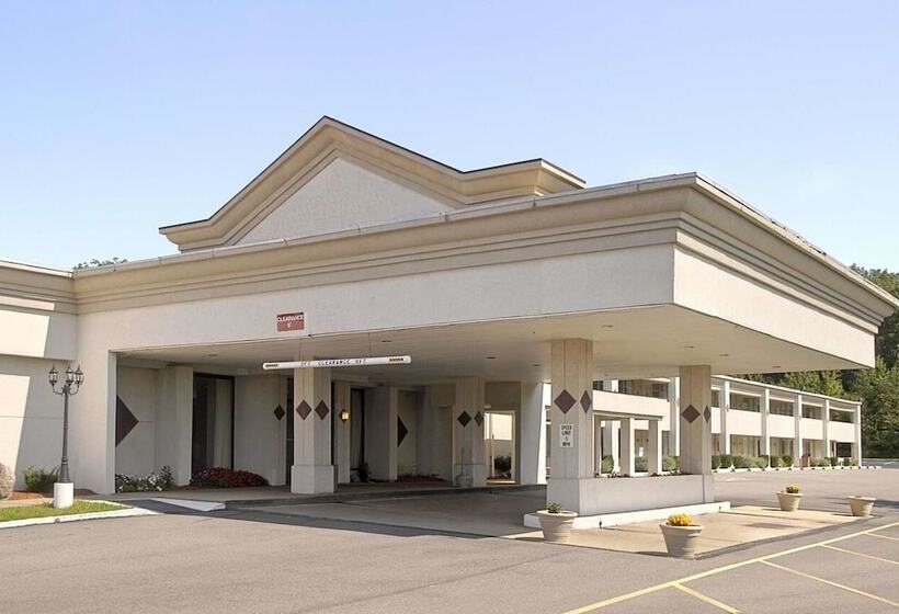 בית מלון כפרי Red Carpet Inn & Suites
