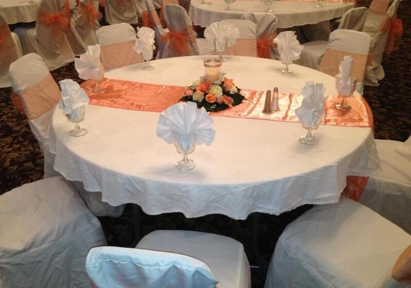 בית מלון כפרי Red Carpet Inn & Suites