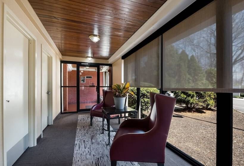 فندق Red Roof Inn And Suites Newark   University
