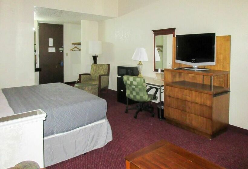 호텔 Rodeway Inn & Suites