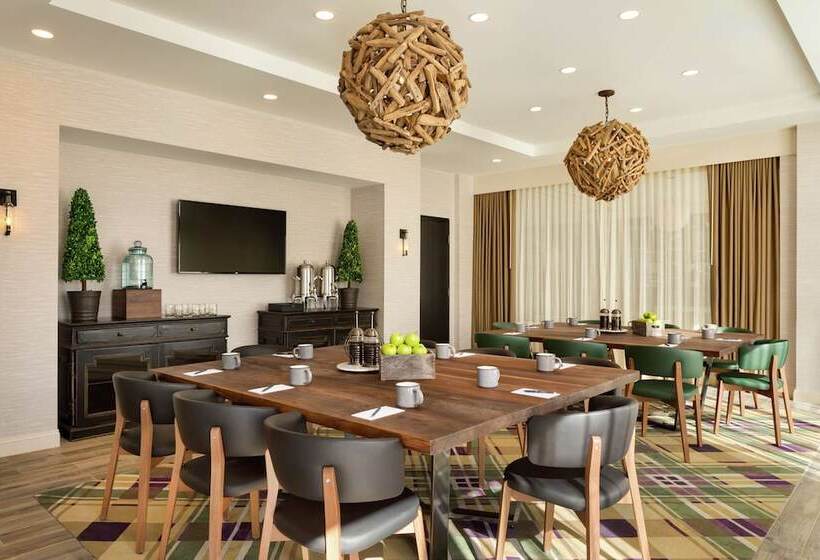 فندق Saranac Curio Collection By Hilton