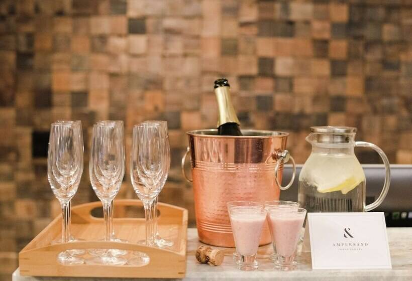 فندق Saranac Curio Collection By Hilton