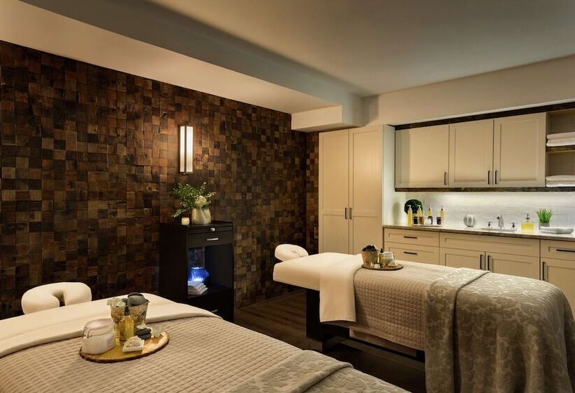 فندق Saranac Curio Collection By Hilton