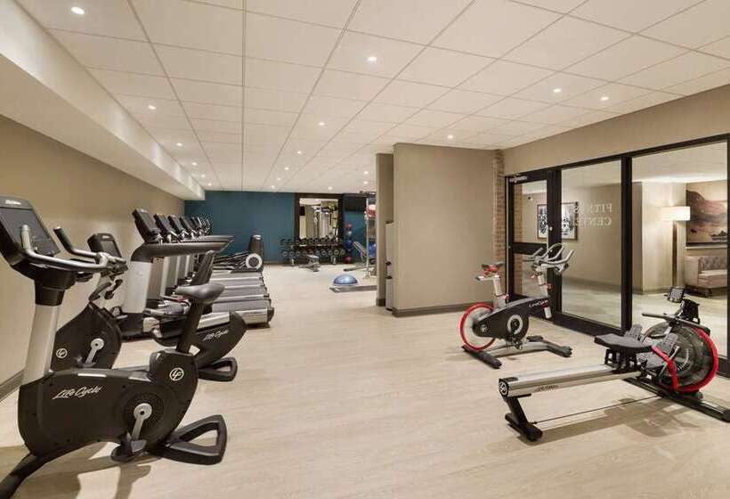 فندق Saranac Curio Collection By Hilton