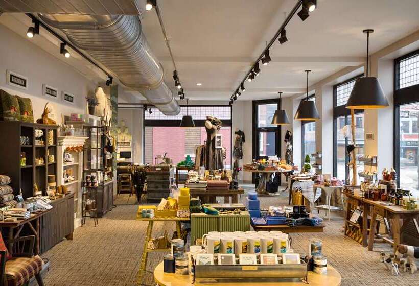 فندق Saranac Curio Collection By Hilton