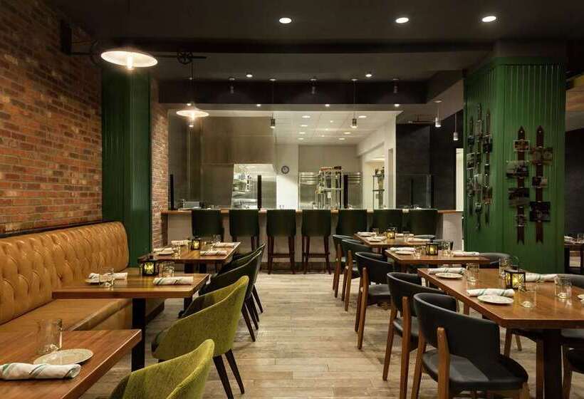 فندق Saranac Curio Collection By Hilton