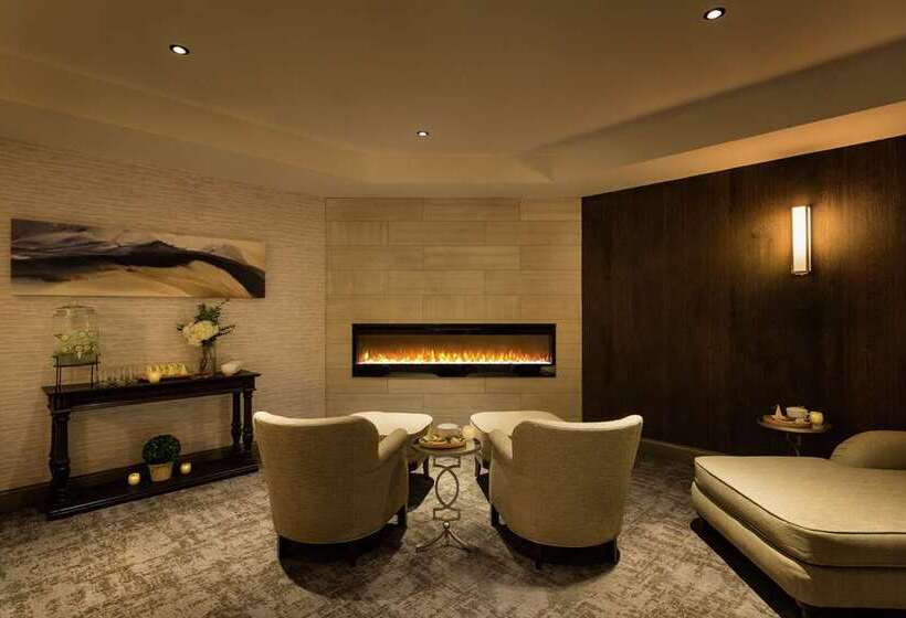 فندق Saranac Curio Collection By Hilton