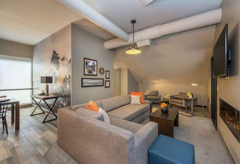 فندق Saranac Curio Collection By Hilton