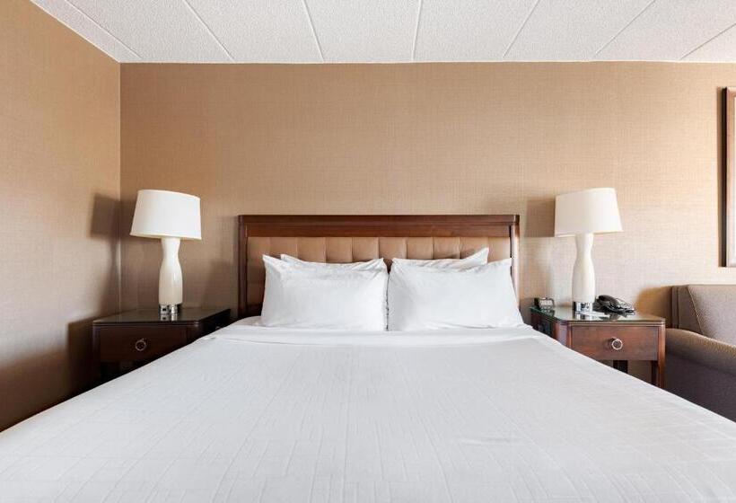 Wyndham Omaha Hotel   West Dodge