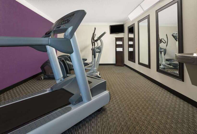 ホテル Baymont By Wyndham Greenville Woodruff Rd