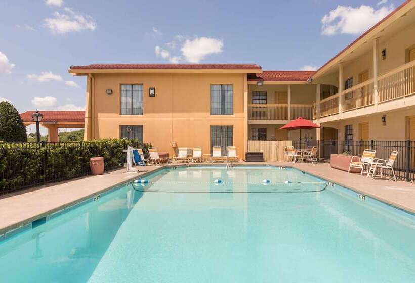 ホテル Baymont By Wyndham Greenville Woodruff Rd