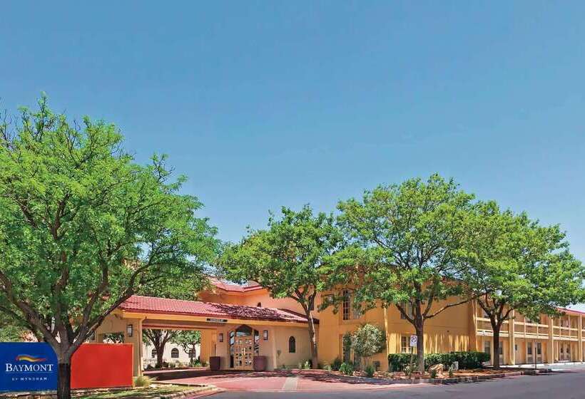 Отель Baymont By Wyndham Lubbock  Downtown Civic Center