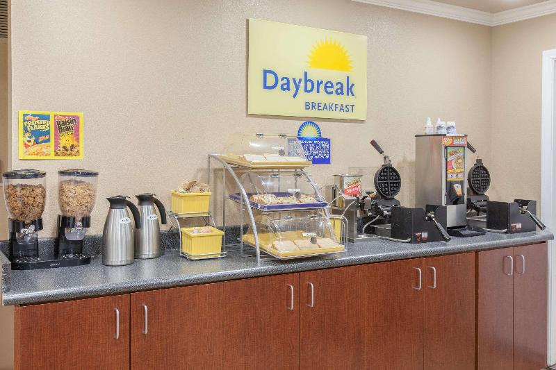 هتل Days Inn By Wyndham Camarillo  Ventura