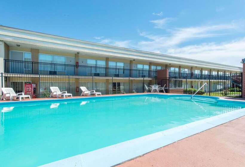בית מלון כפרי Days Inn By Wyndham Frankfort