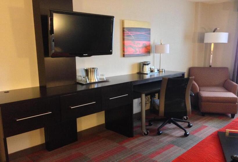 هتل Holiday Inn Milwaukee Riverfront, An Ihg