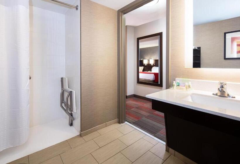 هتل Holiday Inn Milwaukee Riverfront, An Ihg