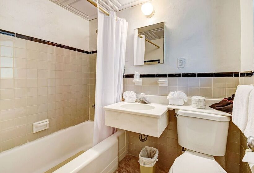 בית מלון כפרי Key Largo Inn