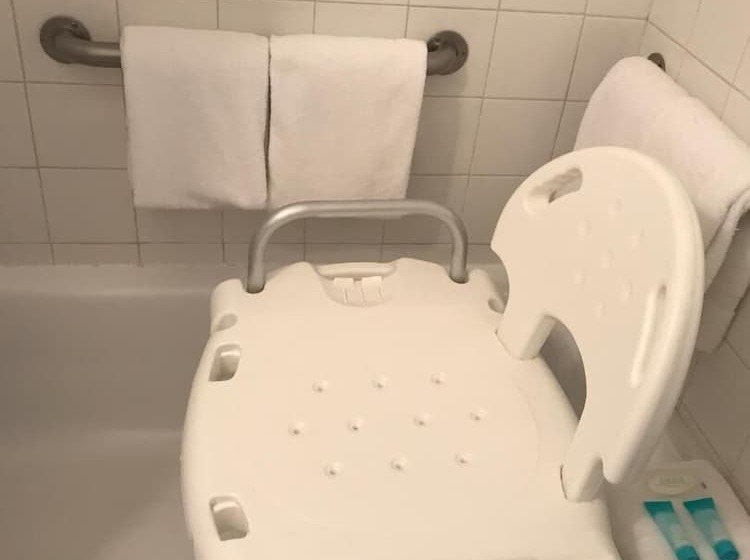 בית מלון כפרי Key Largo Inn