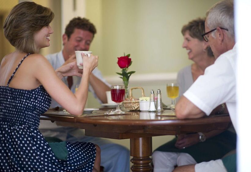 هتل Kings Courtyard Inn