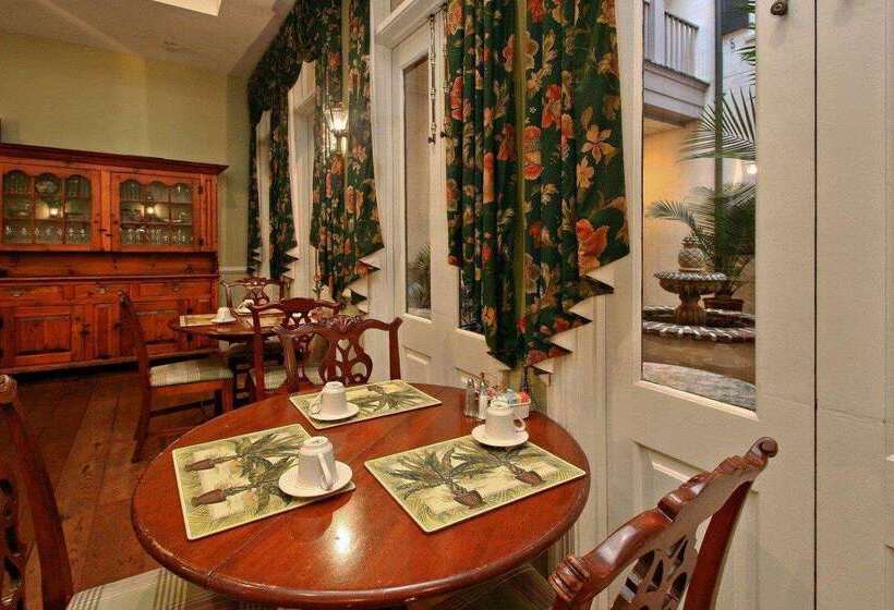 هتل Kings Courtyard Inn