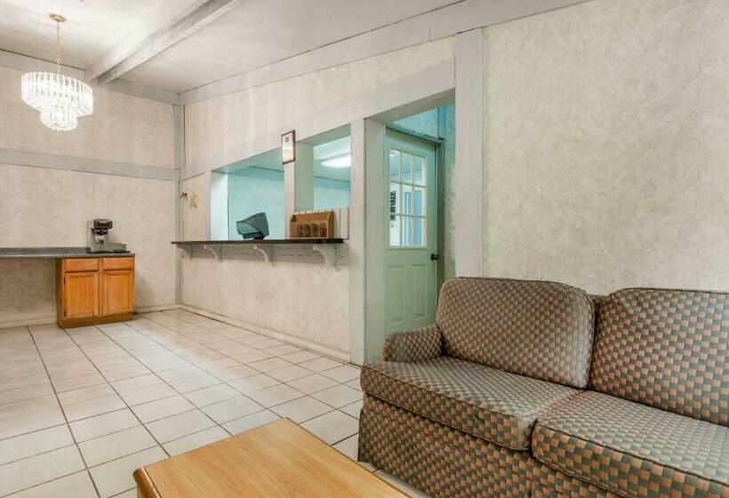 בית מלון כפרי Knights Inn Franklin, Oh