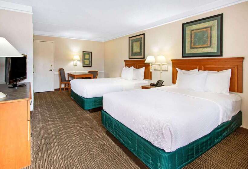 هتل La Quinta Inn By Wyndham Albuquerque Airport