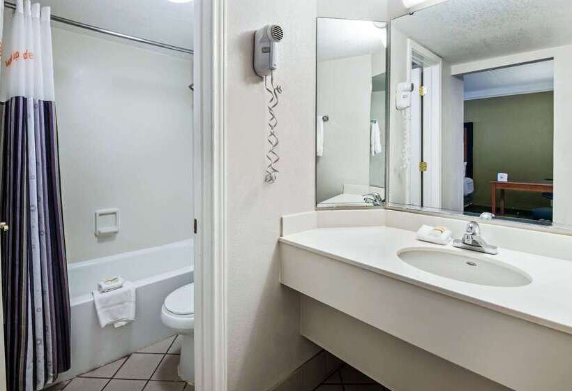 בית מלון כפרי La Quinta Inn By Wyndham Amarillo Midcity