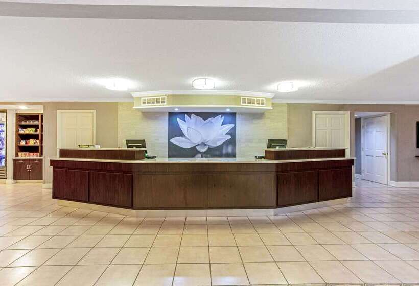 בית מלון כפרי La Quinta Inn By Wyndham And Conference Center San Angelo