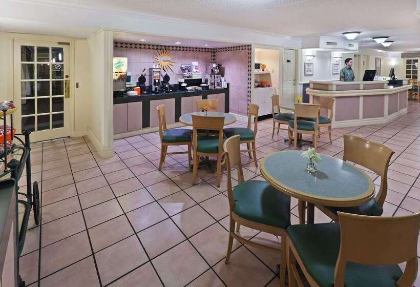 호텔 La Quinta Inn By Wyndham Austin Oltorf