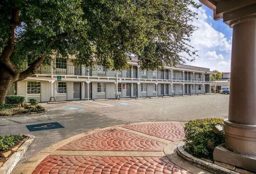 هتل La Quinta Inn By Wyndham Dallas Uptown