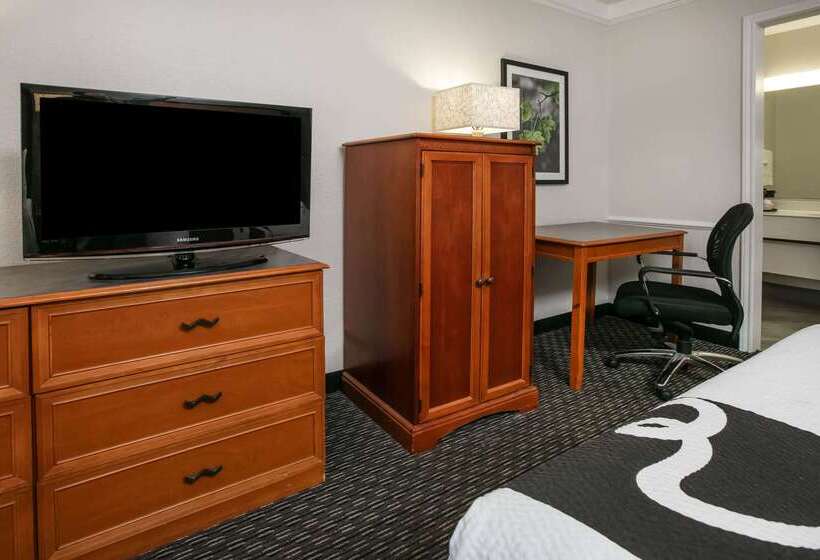 هتل La Quinta Inn By Wyndham Dallas Uptown