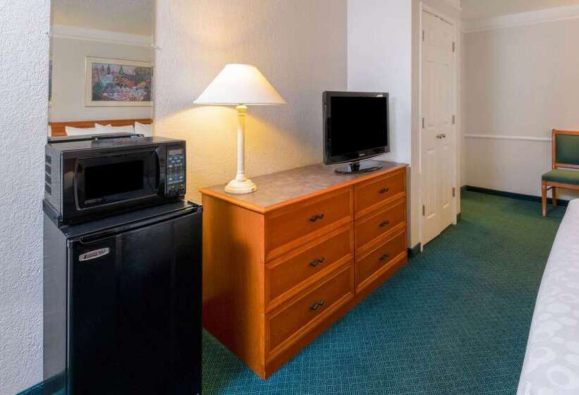 هتل La Quinta Inn By Wyndham Farmington