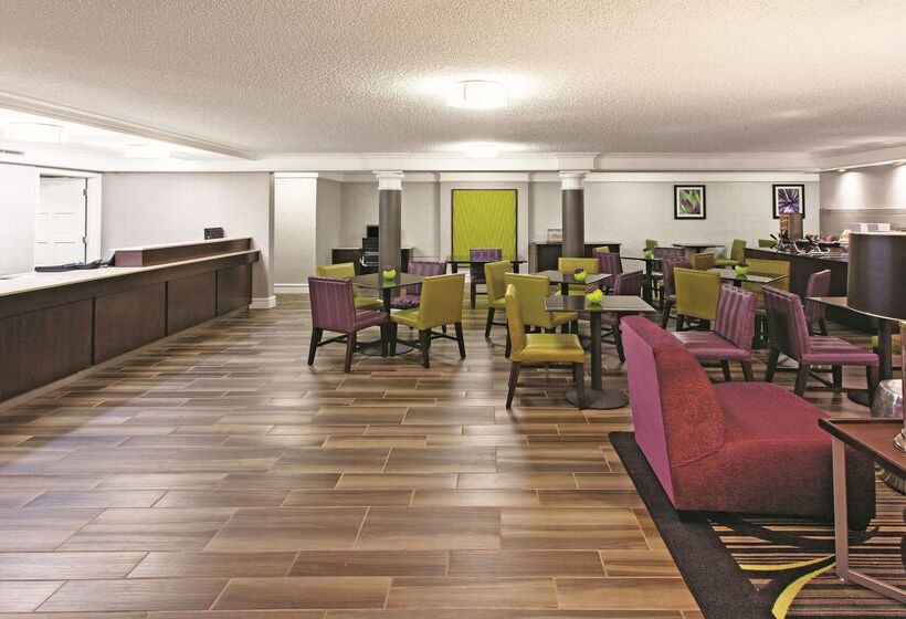 هتل La Quinta Inn By Wyndham Fresno Yosemite