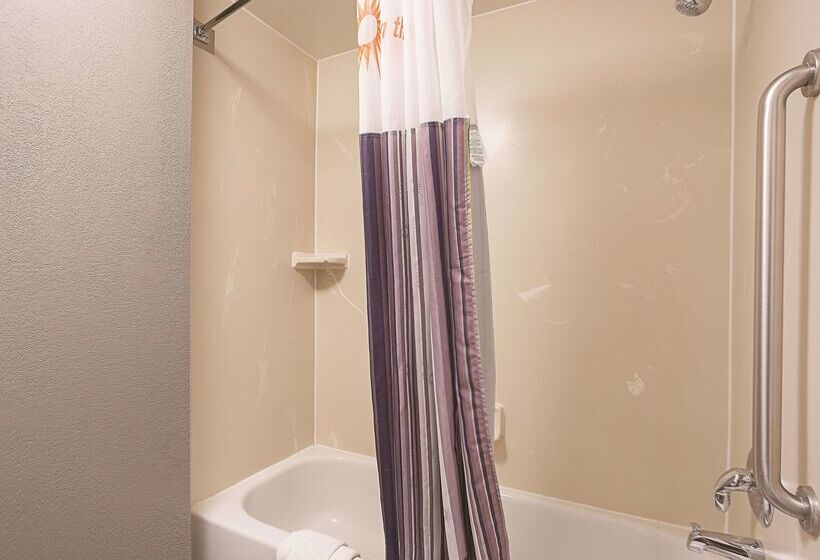 هتل La Quinta Inn By Wyndham Fresno Yosemite