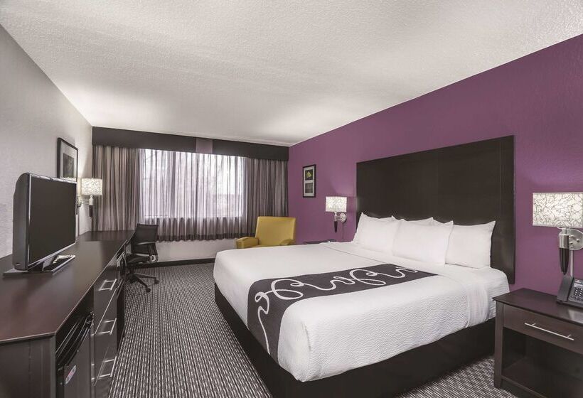 هتل La Quinta Inn By Wyndham Fresno Yosemite