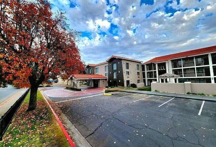 هتل La Quinta Inn By Wyndham Fresno Yosemite