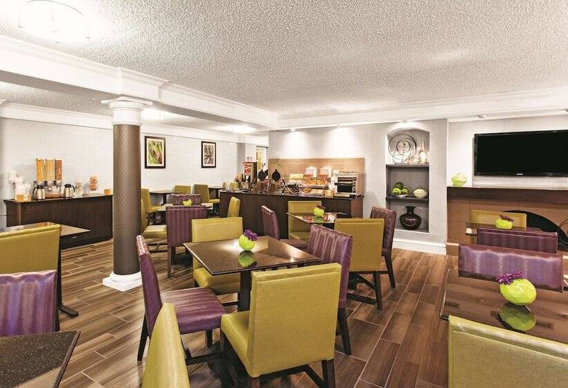 هتل La Quinta Inn By Wyndham Fresno Yosemite