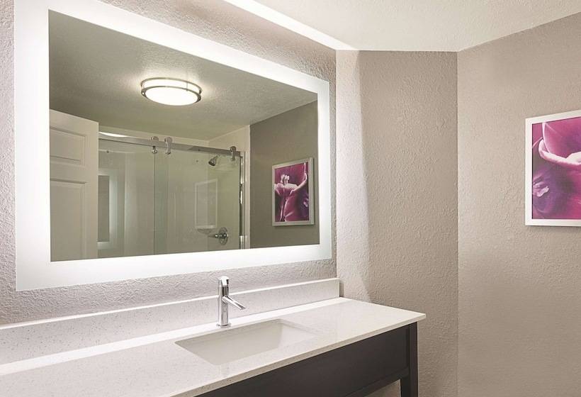 هتل La Quinta Inn By Wyndham Fresno Yosemite